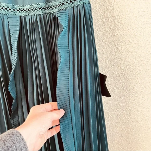 Lulu’s Emerald Green Tie-Strap Pleated Midi Dress Emerald Green XS - Picture 15 of 16